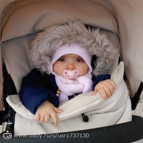 Тройняшкам 11 месяцев,и снег в Испании:)