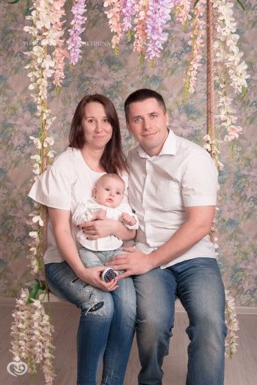 Семейная фотосессия с малышом до года в студии (фото)