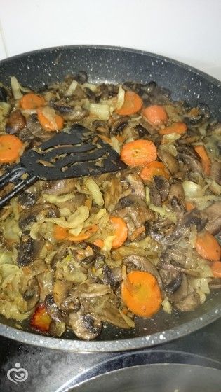 Кулинарная Азбука. Капуста. Голубцы из Савойской капусты. Капуста тушенная с грибами.