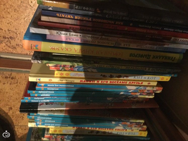 Отдам детские книжки (возраст около 3 лет)